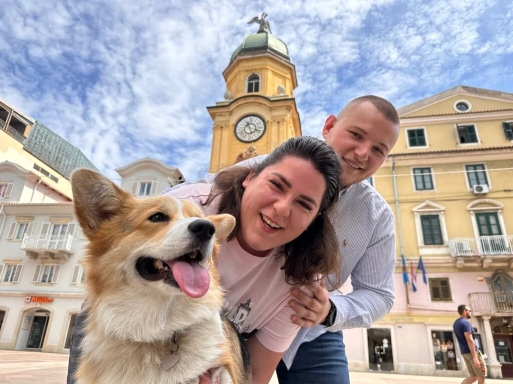 Lorena, Dino i njihova kujica Megy na riječkom Korzu